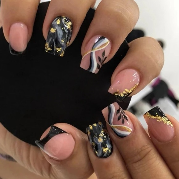 ✨HP✨24pcs Short Square Leaf Print Chic Swirl Gold Foil Full Cover Fake Nail Kit - Picture 1 of 3